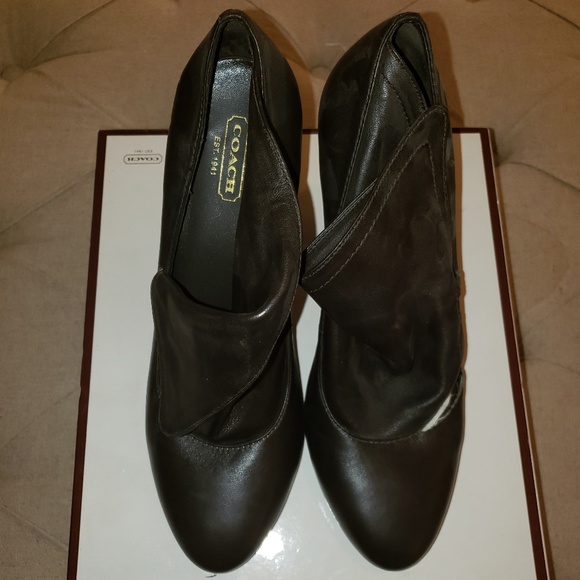 Gently Preowned Coach Boots. - Picture 1 of 8